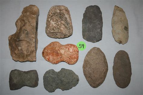 Lot - 9 hoes