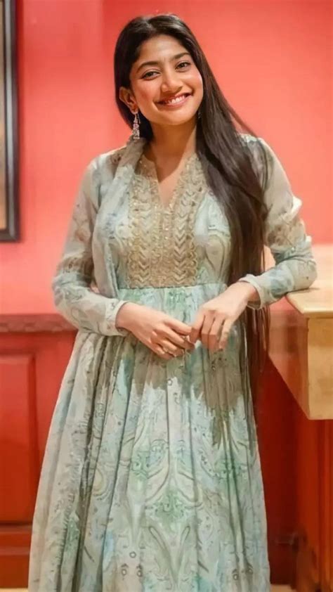 These steal-worthy looks of Sai Pallavi will leave you…