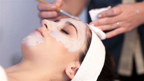 European Facial Treatment: How Does It Work? | ZZ Day Spa