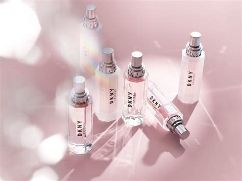 Η DKNY γιορτάζει τον έρωτα με το νέο DKNY Stories Eau De Toilette - Punked