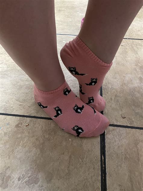 Texas MILF [selling] for all your foot fetish needs. Socks, shoes, and