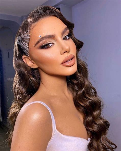 Pin by Luxury Girl on Makeup | Glamorous wedding makeup, Bridal hair ...