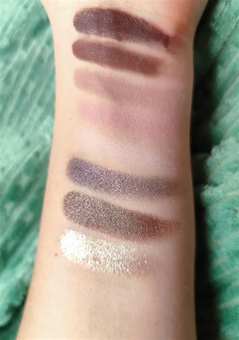 Huda Beauty Creamy Obsessions Greige : r/swatchitforme
