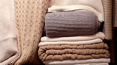 Теплые вещи | Throw blanket, Blanket