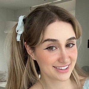 Bronwin Aurora - Age, Family, Bio | Famous Birthdays