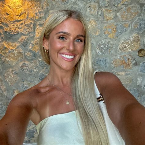 Chloe Roberts's Amazon page