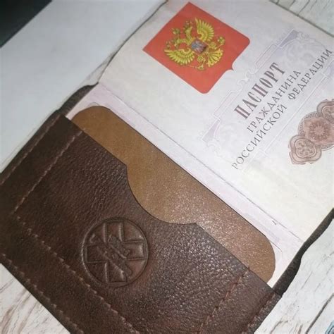 Кожаная обложка на паспорт "Щит и Гидра"