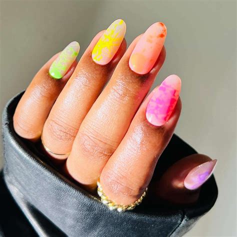 15 Y2K Manicure Ideas That Prove Nostalgia Is Alive and Well