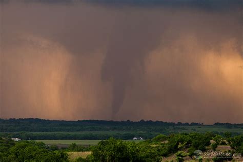 May 25, 2016: Abilene Kansas Wedge Tornado - StormTours.com