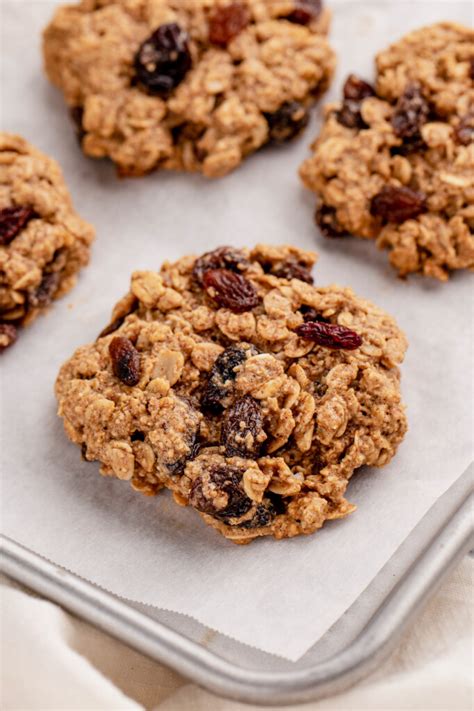 Healthy Oatmeal Cookies Recipe - The Clean Eating Couple