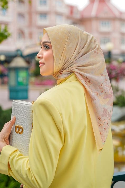 Jubilation Square - Cheese – Buttonscarves