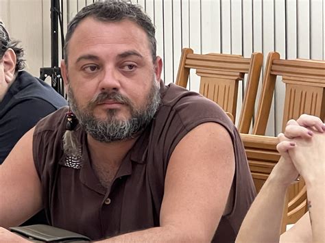 Guarujá discute ampliação de políticas públicas para comunidade