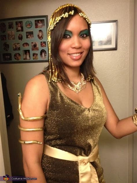 DIY Cleopatra Costume for Women | Last Minute Costume Ideas