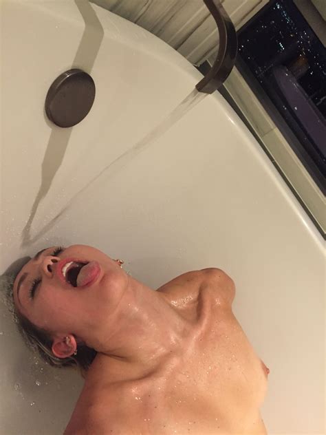 Miley Cyrus The Fappening 2017 Leaked (23 New Photos) | #The Fappening