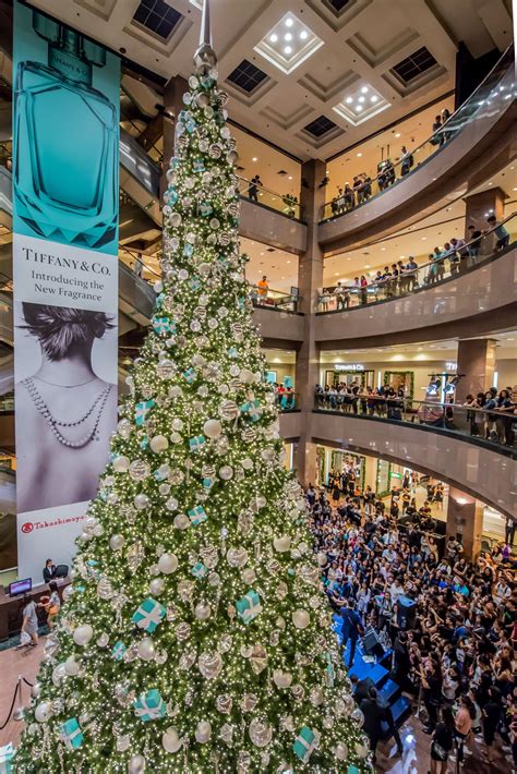 Tiffany & Co. Continues Holiday Tradition with Christmas Tree Light-Up ...