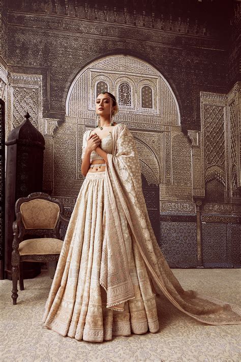 indian fashion designers vogue india tarun tahiliani - Alline Virden