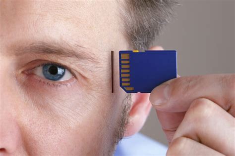 How many gigabytes of memory does the human brain have?