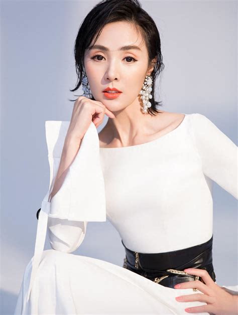 She is the widow of Jiang Wen's affair, and she shows her "become