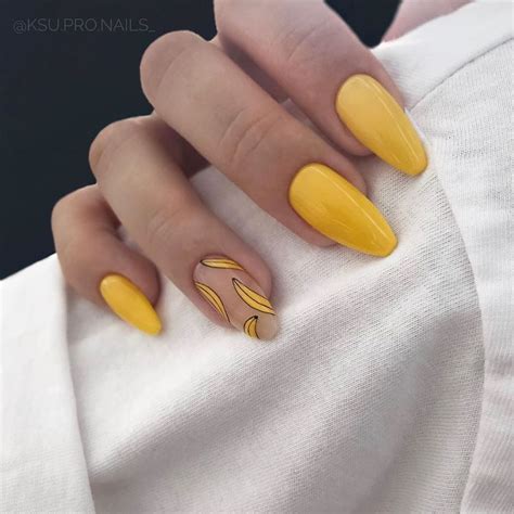 Маникюр желтый 🍌💛 | Натуральный маникюр, Живописные ногти, Ногти
