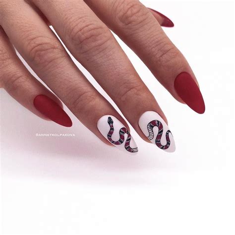 Королевская змея🐍 Цвет #luxio_muse #luxio_aivory Классический маникюр ...
