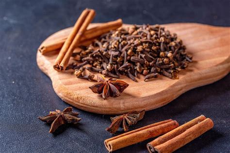 Cinnamon sticks and ground cinnamon - Creative Commons Bilder