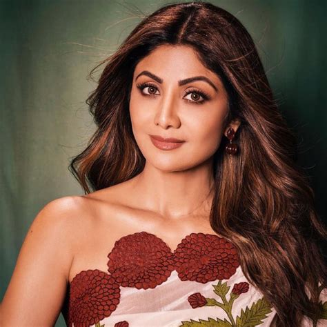 Shilpa Shetty: ఏజ్ 50కి చేరినా.. కుర్ర హీరోయిన్స్‌ను కుళ్లుకునేలా