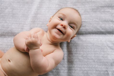 Bebe Com Tres Meses - Conocer al bebé de tres meses | Eroski Consumer