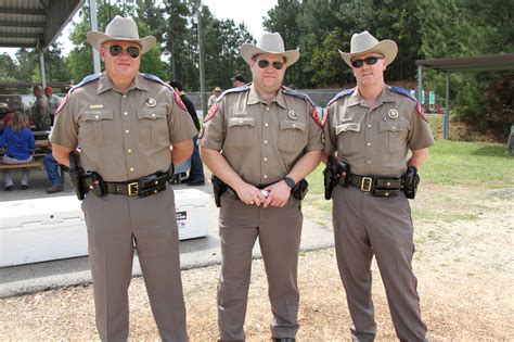 300 Texas Rangers, troopers, other officers gather in Cleveland for ...