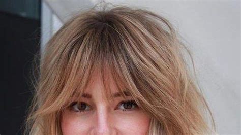 Sintético 91+ Foto Cortes De Cabello Largo En Capas Con Fleco De Lado ...
