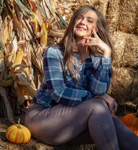 Illustrious Fashion - Photography by Natoyi Lively @natoyilively model