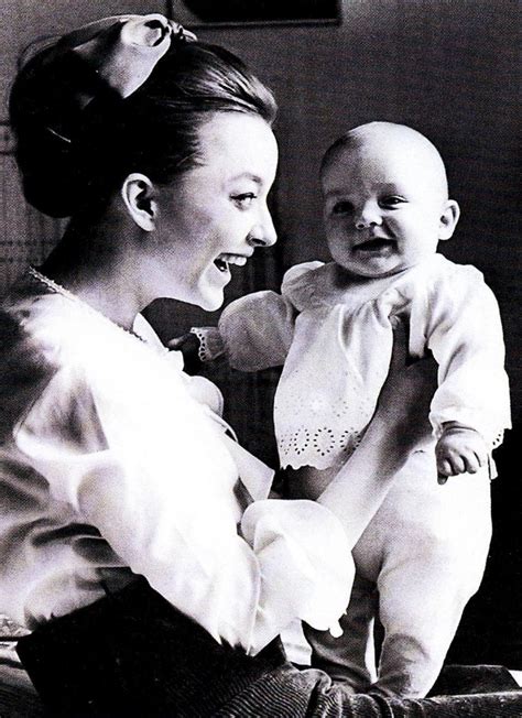 Anastasiya Vertinskaya: Ba cuộc tình trong đời một người đẹp