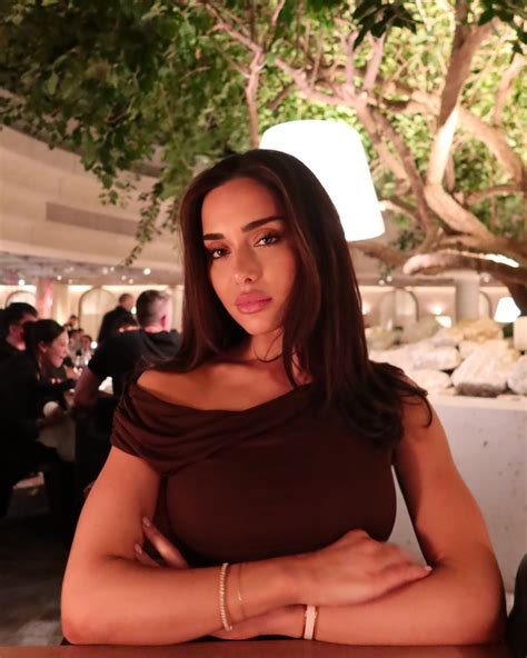 Angelica Laliotis | Merlot drip | Instagram