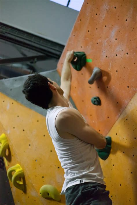 7 Proven Benefits of Climbing and How to Get Started