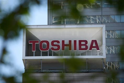 toshiba  cut  staffs  increase investment   billion