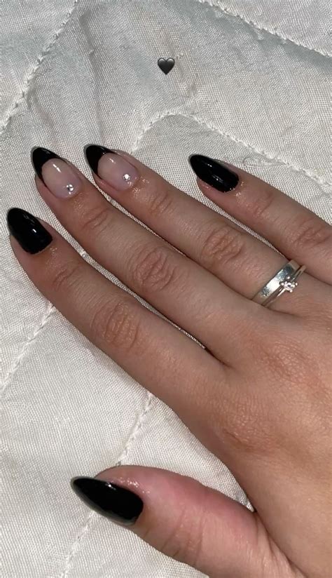 Unhas Simples Preto - Unha Preta | Ideias para unhas pretas, Ideias de unha preta simples ...