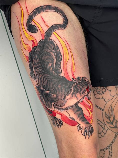 Modern Trends in Women's Thigh Tattoos: Symbolism, Styles, and ...