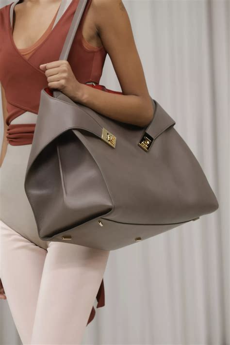 The 5 Top Handbag Trends to Wear in 2025