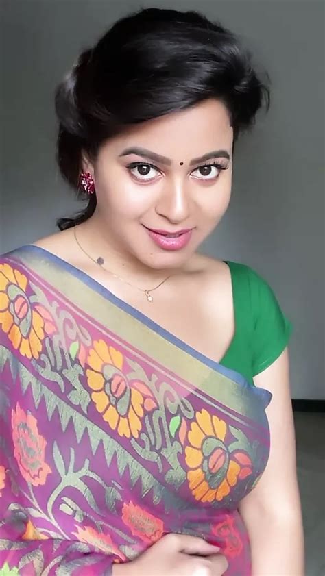 Sexy indische Tante sexy grüner Sari | xHamster