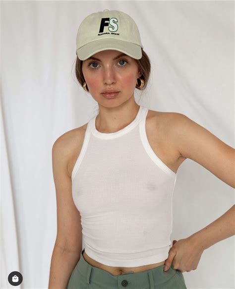 Pin by Ama Eke on hats | Aesthetic grunge outfit, Braless babes