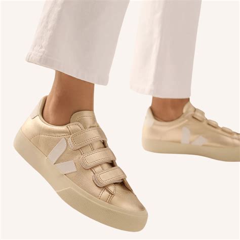 4 Trending Styles of Sneakers for 2025 - Mozie