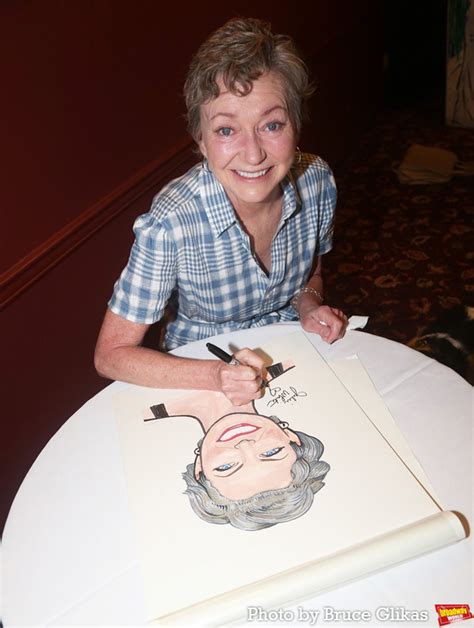 Photos: Julie White Receives Her Portrait at Sardi's