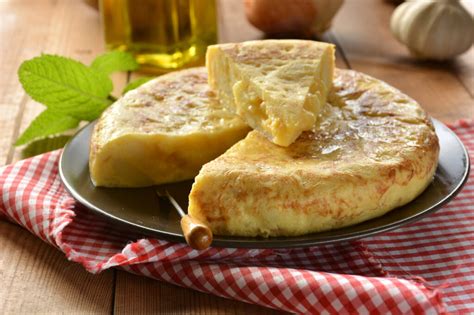 Simple Spanish Omelette - Recipe Mash
