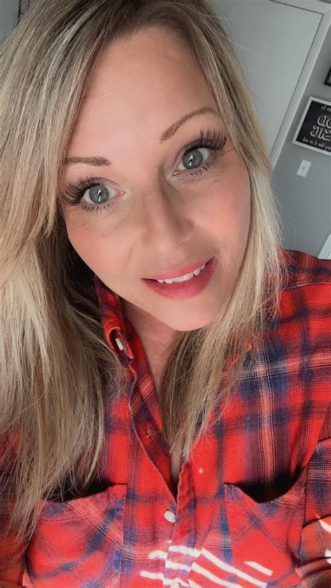 Who wants to have some fun with this mistress? : r/cougars_and_milfs_sfw