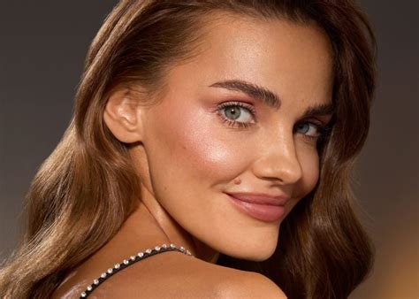Bronzer w kamieniu czy perełki bronzujące? Co wybrać? | AVON