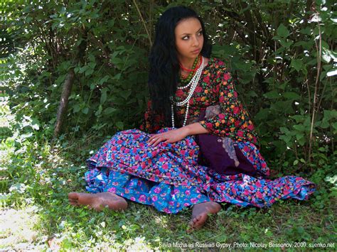 romani woman | Gypsy costume, Gypsy women, Gypsy girls