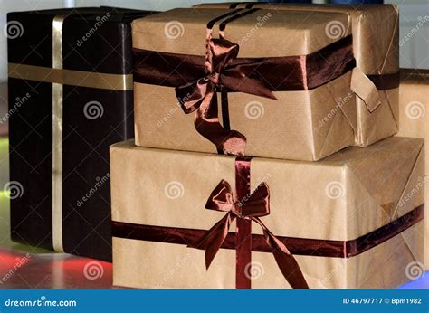 Paquetes del regalo imagen de archivo. Imagen de envuelto - 46797717