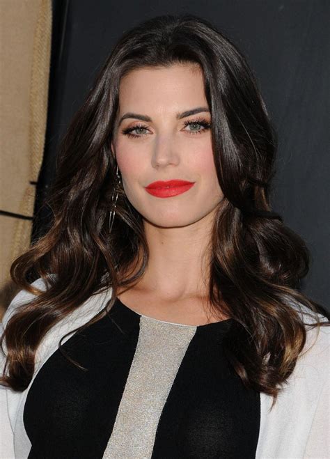 Meghan Ory | Mujeres bellas, Famosos, Mujeres