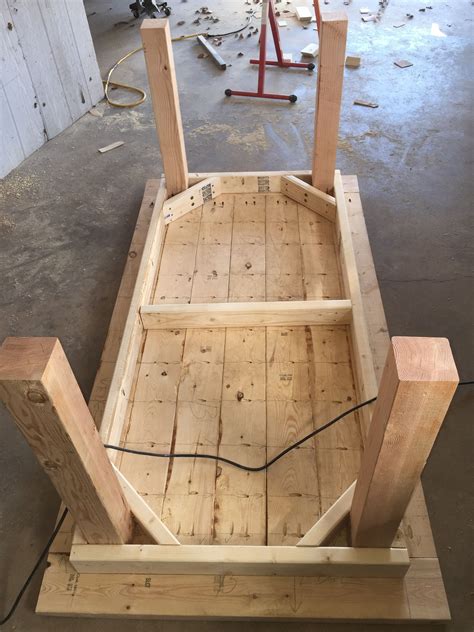 how to connect legs to a table