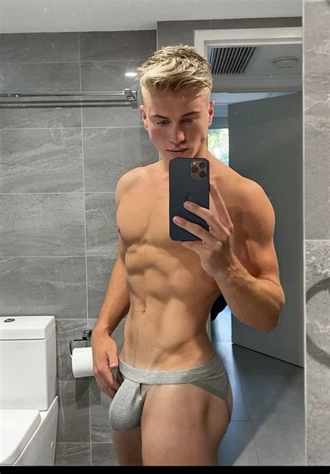 Jock selfie : r/HotMaleSelfies
