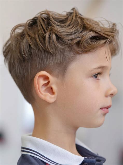 Teen boy haircuts 2025 are shifting toward longer natural layers 4